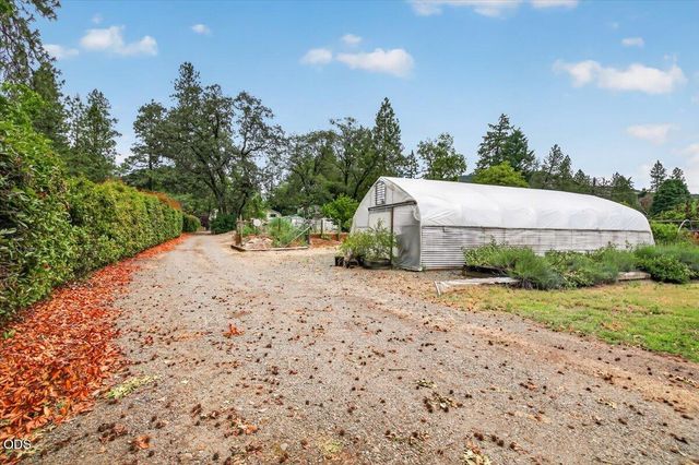 2204 Lampman Road, Gold Hill, OR 97525