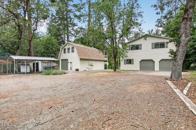 2204 Lampman Road, Gold Hill, OR 97525