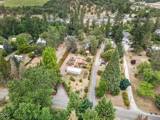 2204 Lampman Road, Gold Hill, OR 97525