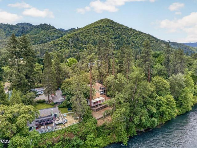 2204 Lampman Road, Gold Hill, OR 97525