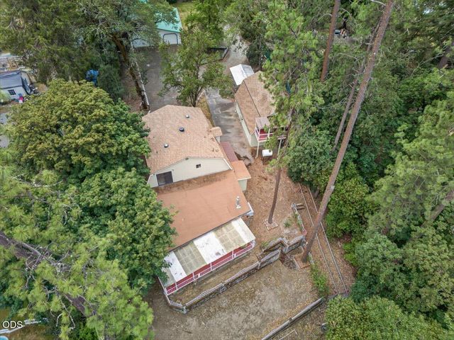 2204 Lampman Road, Gold Hill, OR 97525