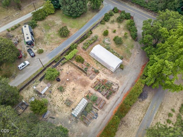 2204 Lampman Road, Gold Hill, OR 97525