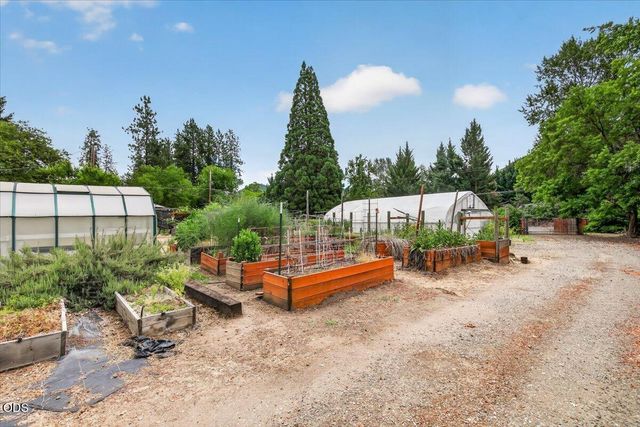 2204 Lampman Road, Gold Hill, OR 97525