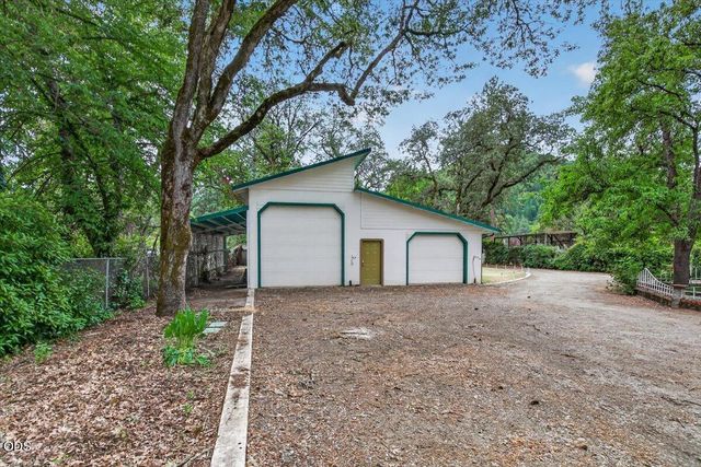 2204 Lampman Road, Gold Hill, OR 97525