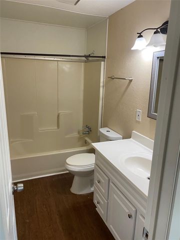 309-311 Lilac Drive, Granbury, TX 76049