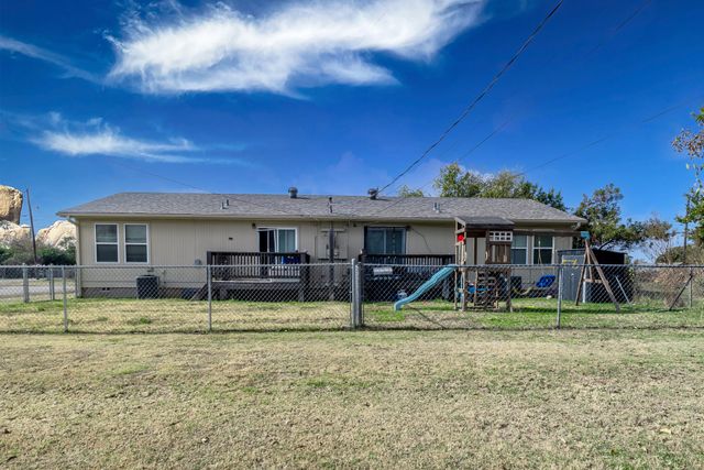 309-311 Lilac Drive, Granbury, TX 76049