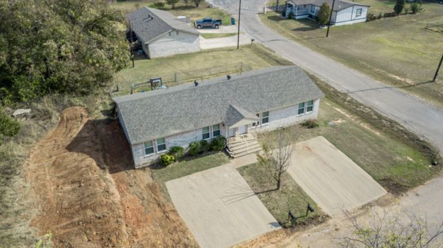 309-311 Lilac Drive, Granbury, TX 76049