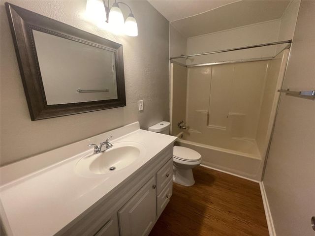 309-311 Lilac Drive, Granbury, TX 76049