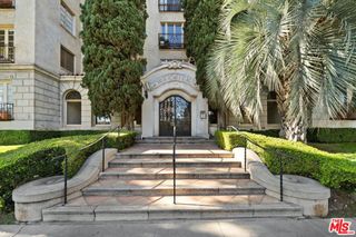 109 N Sycamore Avenue 202, Los Angeles, CA 90036