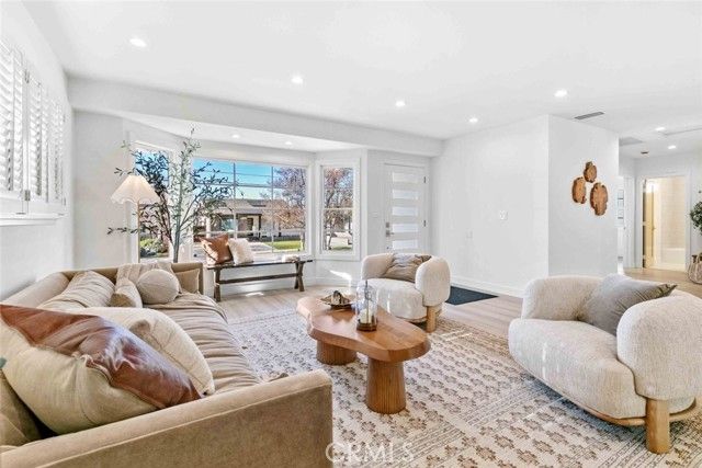 8372 Outland View Drive, Sun Valley (los Angeles), CA 91352