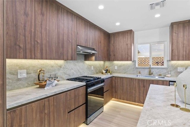 8372 Outland View Drive, Sun Valley (los Angeles), CA 91352