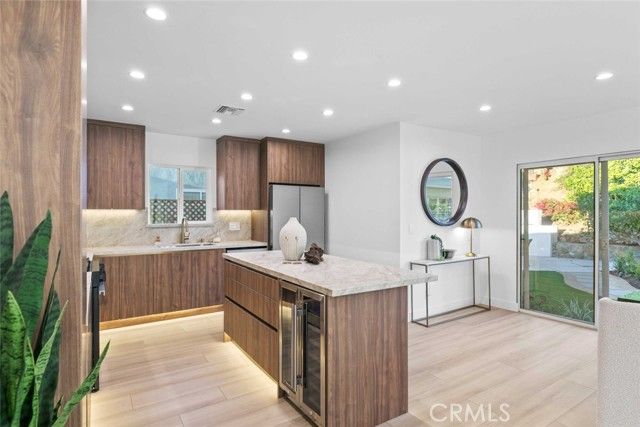 8372 Outland View Drive, Sun Valley (los Angeles), CA 91352