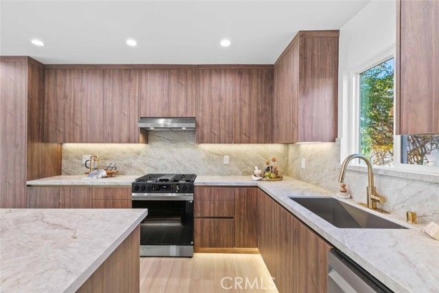 8372 Outland View Drive, Sun Valley (los Angeles), CA 91352