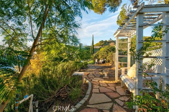 8372 Outland View Drive, Sun Valley (los Angeles), CA 91352