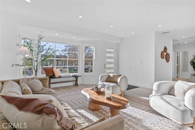 8372 Outland View Drive, Sun Valley (los Angeles), CA 91352