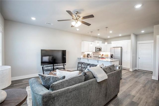 2578 N Ward Drive, Fayetteville, AR 72704