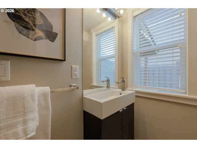 3705 Se 107TH Ave, Portland, OR 97266