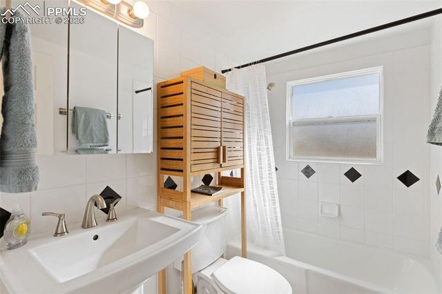 2105 Farnsworth Drive, Colorado Springs, CO 80916