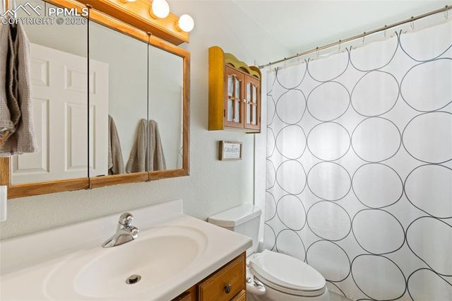 2105 Farnsworth Drive, Colorado Springs, CO 80916