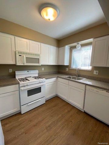 1567 STREAMWOOD Court 55, Rochester Hills, MI 48309