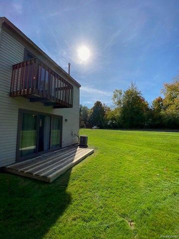 1567 STREAMWOOD Court 55, Rochester Hills, MI 48309