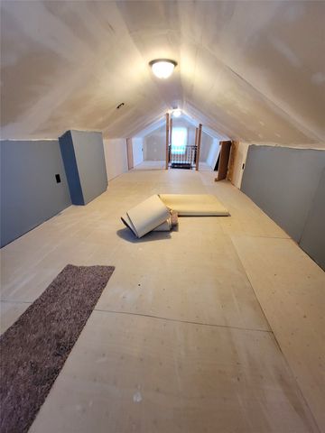 3905 Cambridge Street, Des Moines, IA 50313