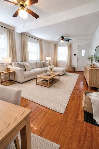 3905 Cambridge Street, Des Moines, IA 50313