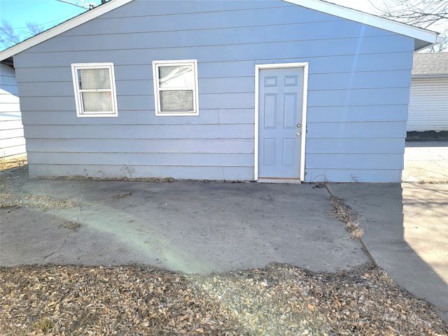 3905 Cambridge Street, Des Moines, IA 50313