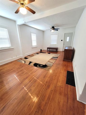 3905 Cambridge Street, Des Moines, IA 50313