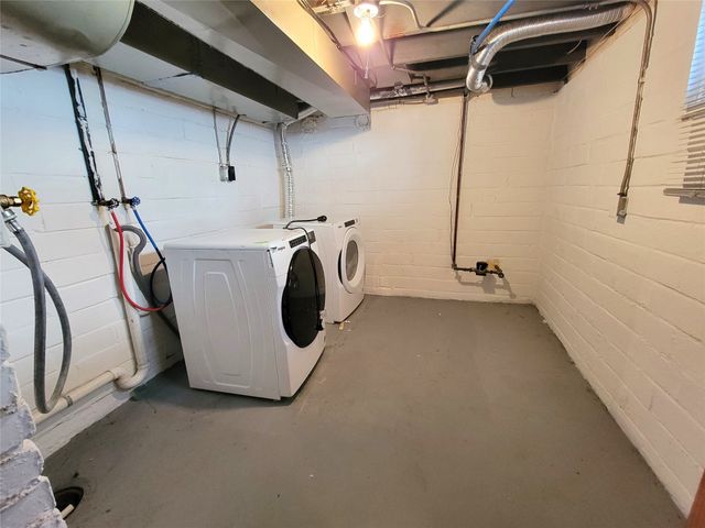 3905 Cambridge Street, Des Moines, IA 50313