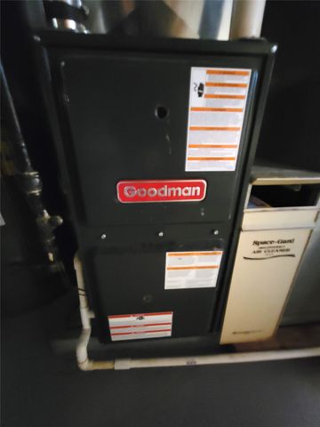 3905 Cambridge Street, Des Moines, IA 50313