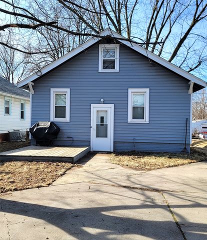 3905 Cambridge Street, Des Moines, IA 50313