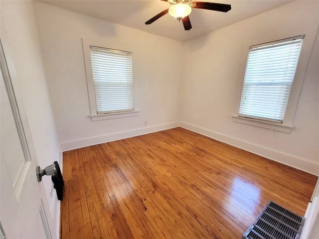 3905 Cambridge Street, Des Moines, IA 50313