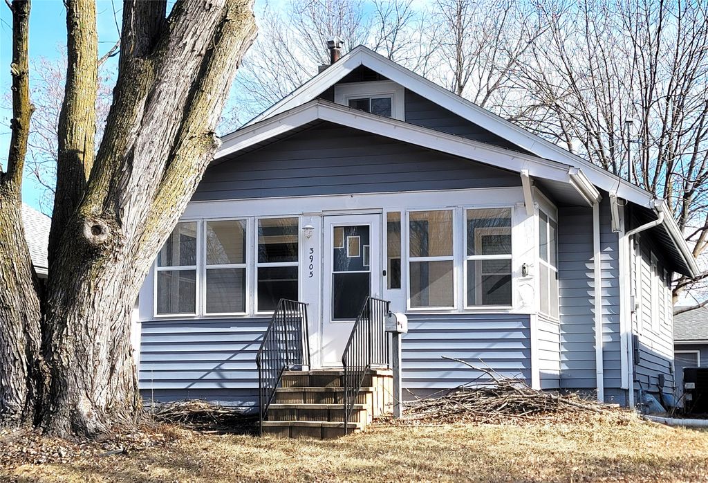 3905 Cambridge Street, Des Moines, IA 50313