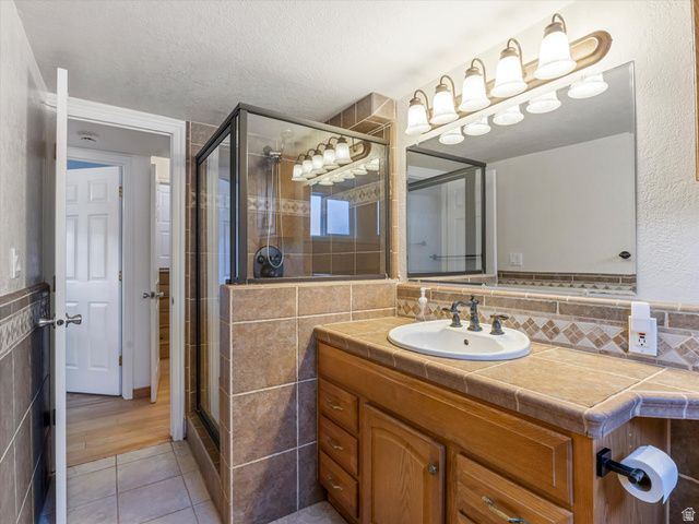 8698 S ALTA CANYON DR, Sandy, UT 84093