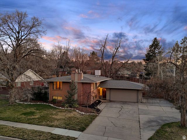 8698 S ALTA CANYON DR, Sandy, UT 84093