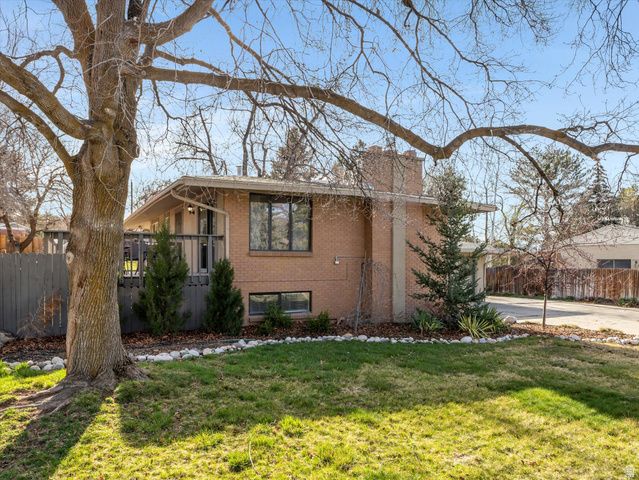 8698 S ALTA CANYON DR, Sandy, UT 84093