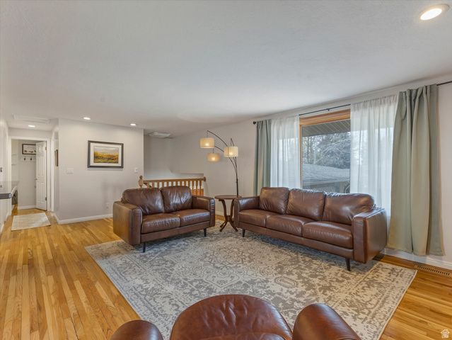 8698 S ALTA CANYON DR, Sandy, UT 84093