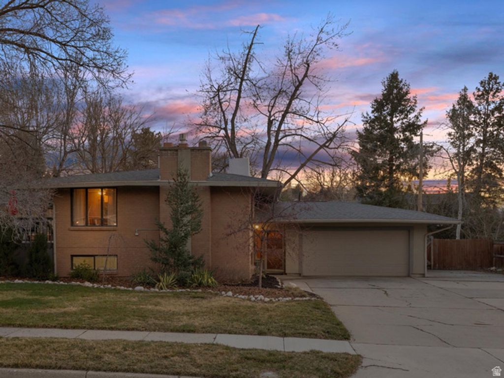 8698 S ALTA CANYON DR, Sandy, UT 84093