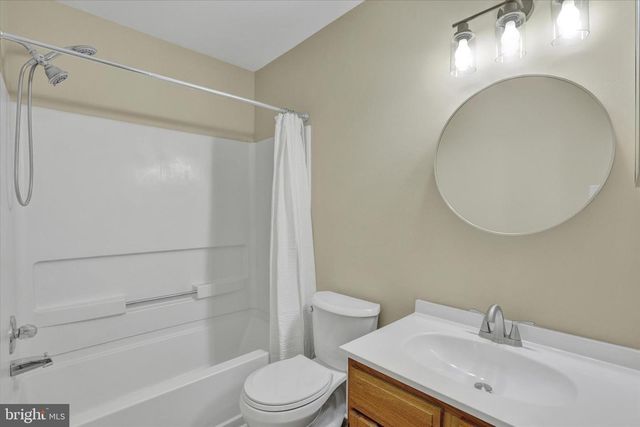 32 CRAIG CT, Newtown, PA 18940