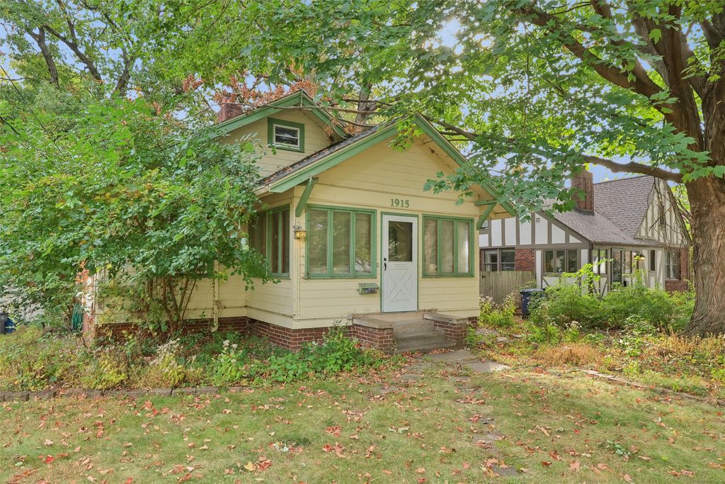 1915 34th Street, Des Moines, IA 50310