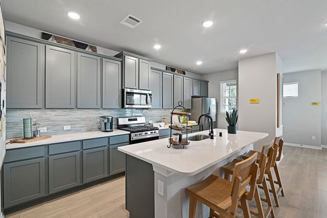 236 Wagon Spoke Way 17, Fort Worth, TX 76120