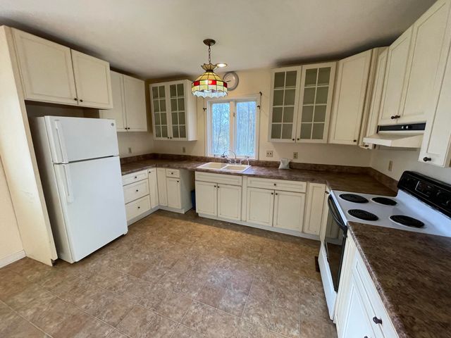 208 4th Street, Plainwell, MI 49080