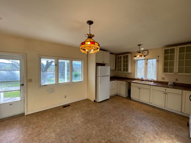 208 4th Street, Plainwell, MI 49080