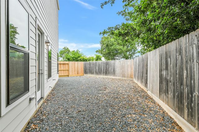 1114 Pearlwood Drive, Houston, TX 77008