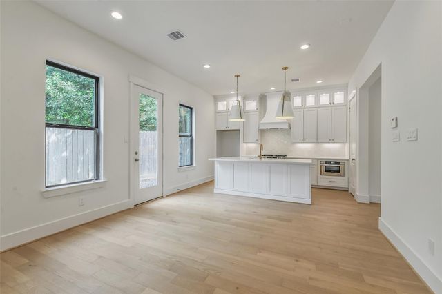 1114 Pearlwood Drive, Houston, TX 77008