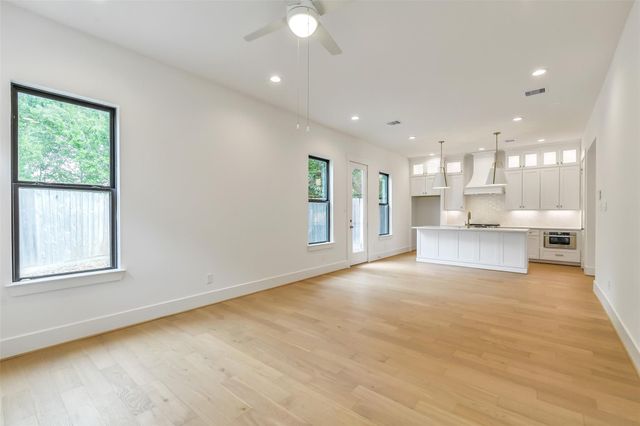 1114 Pearlwood Drive, Houston, TX 77008