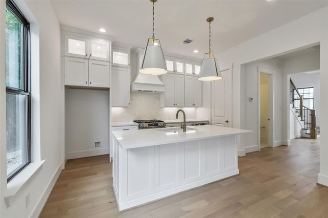 1114 Pearlwood Drive, Houston, TX 77008
