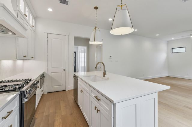 1114 Pearlwood Drive, Houston, TX 77008