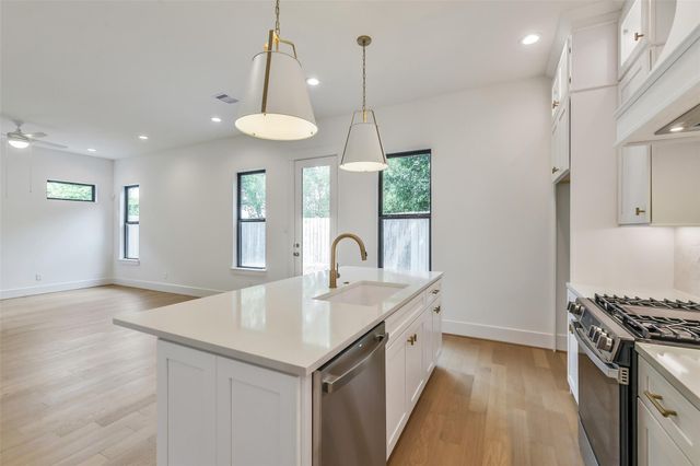 1114 Pearlwood Drive, Houston, TX 77008